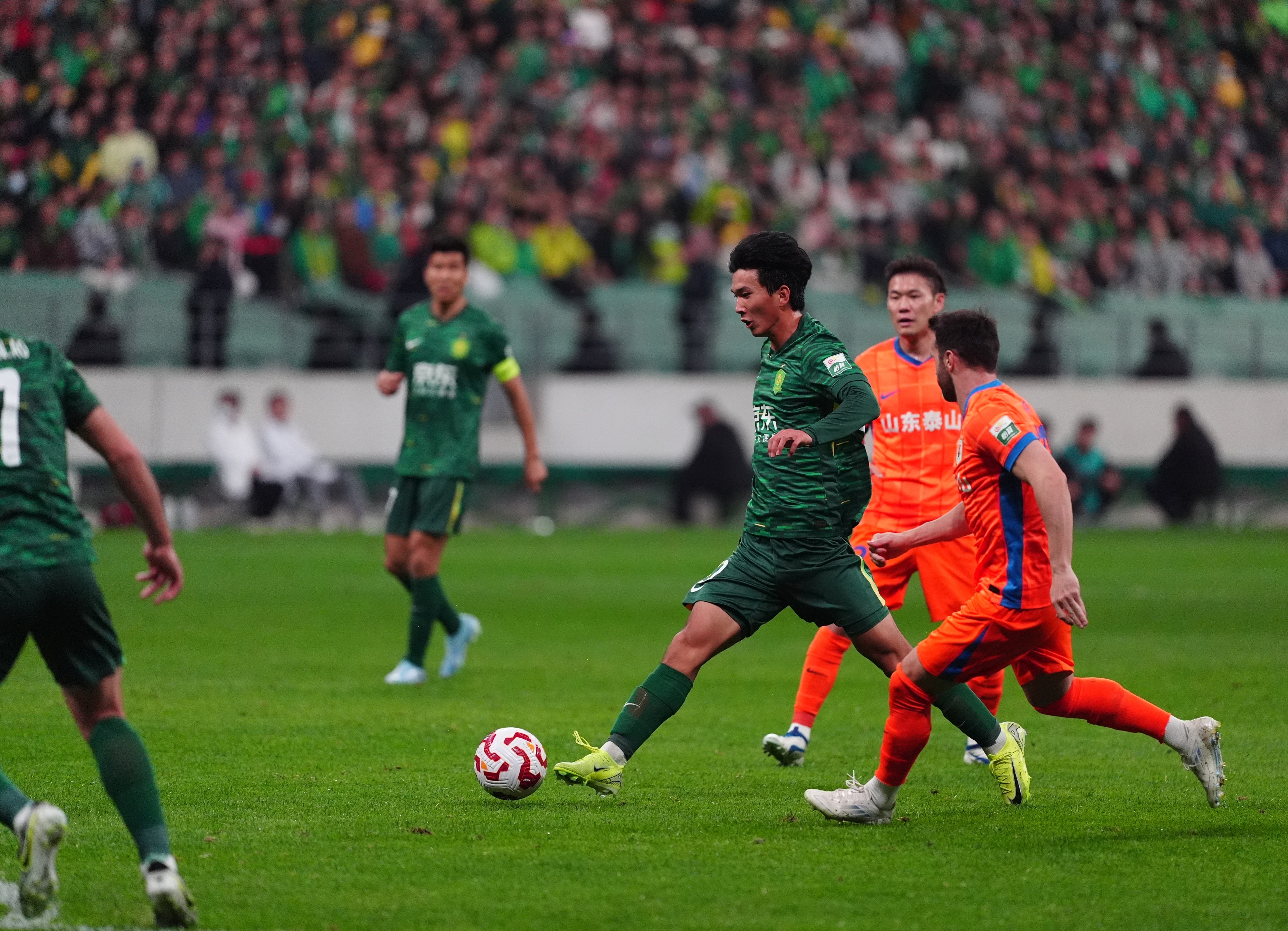 包含冲刺阶段北京国安备战欧超杯,单刀错失细节曝光,引发热议,训练强度明显提升的词条 包含冲刺阶段北京国安备战欧超杯,单刀错失细节曝光,引发热议,训练强度明显提升的词条