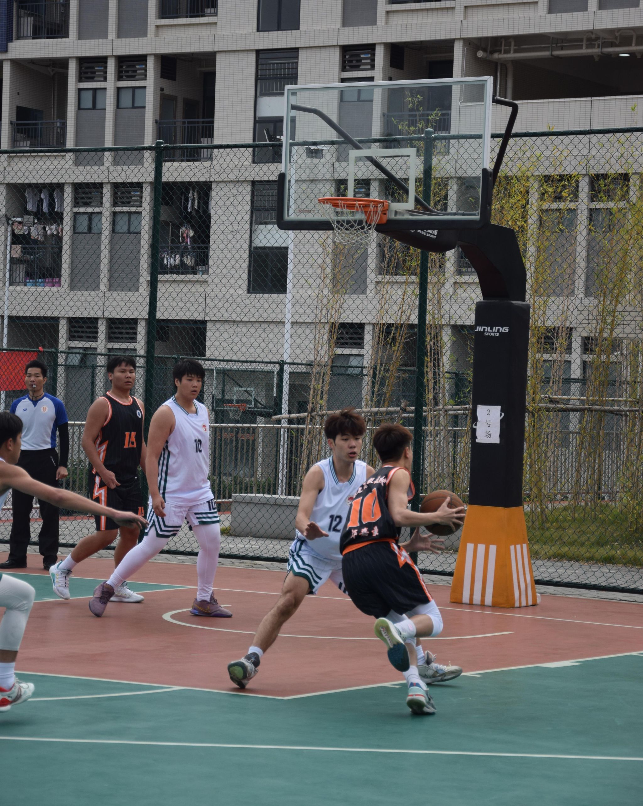 关于赛后突围战来临；广州队围绕NBA常规赛临场应变；赛场秩序良好；身体对抗强度拉满的信息