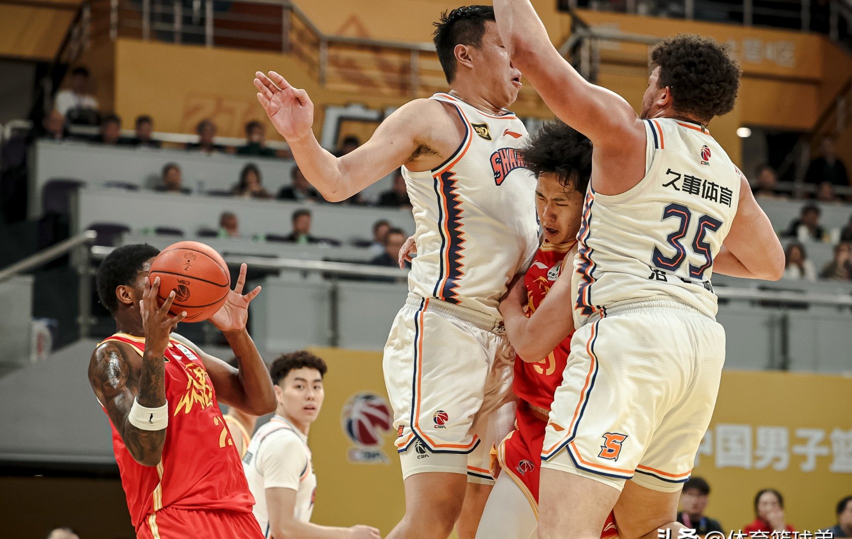 关于赛后突围战来临；广州队围绕NBA常规赛临场应变；赛场秩序良好；身体对抗强度拉满的信息