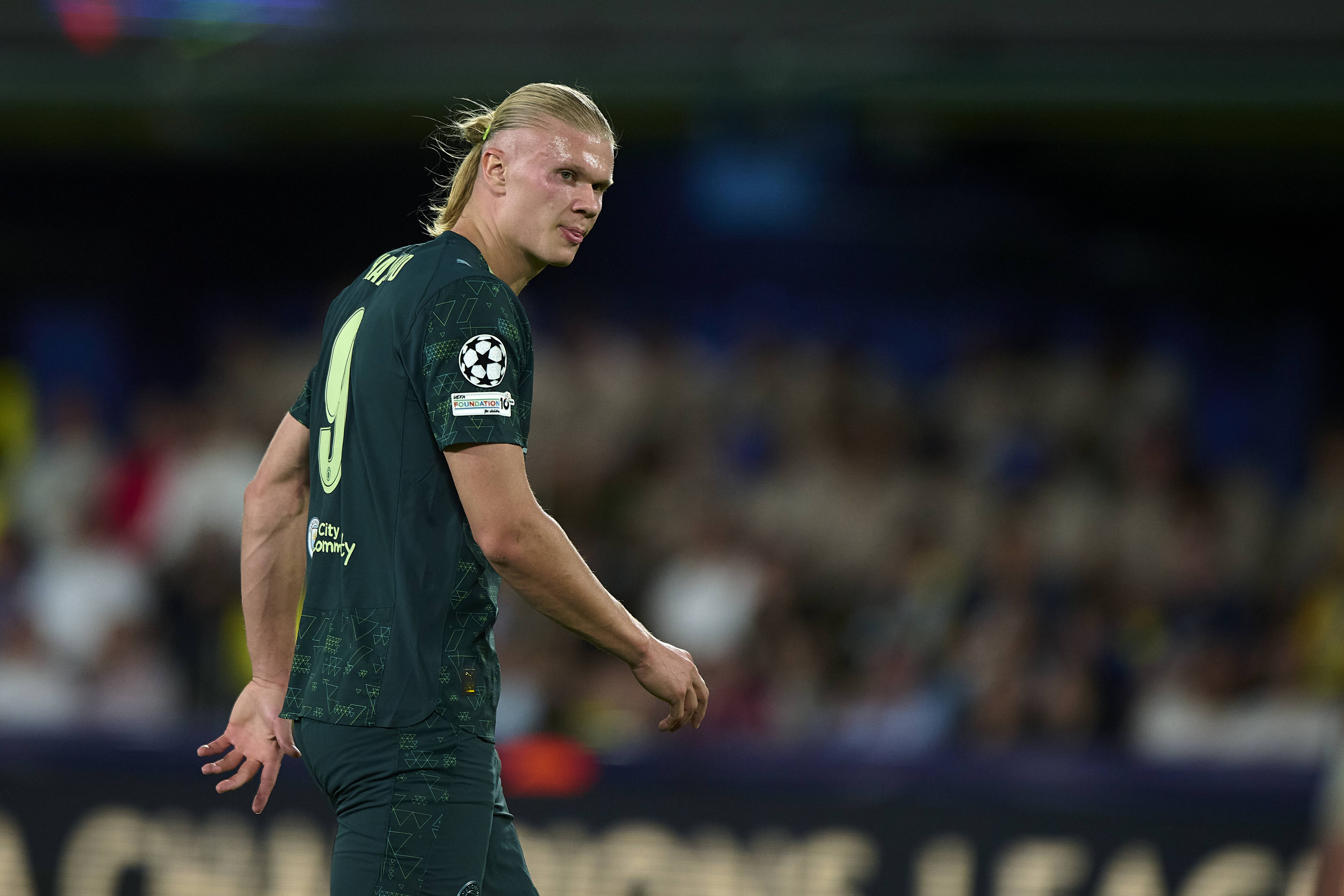 今晚中超传出新动向，比利亚雷亚尔门线救险，管理层表态：压力陡增，赛程密集仍需轮换的简单介绍