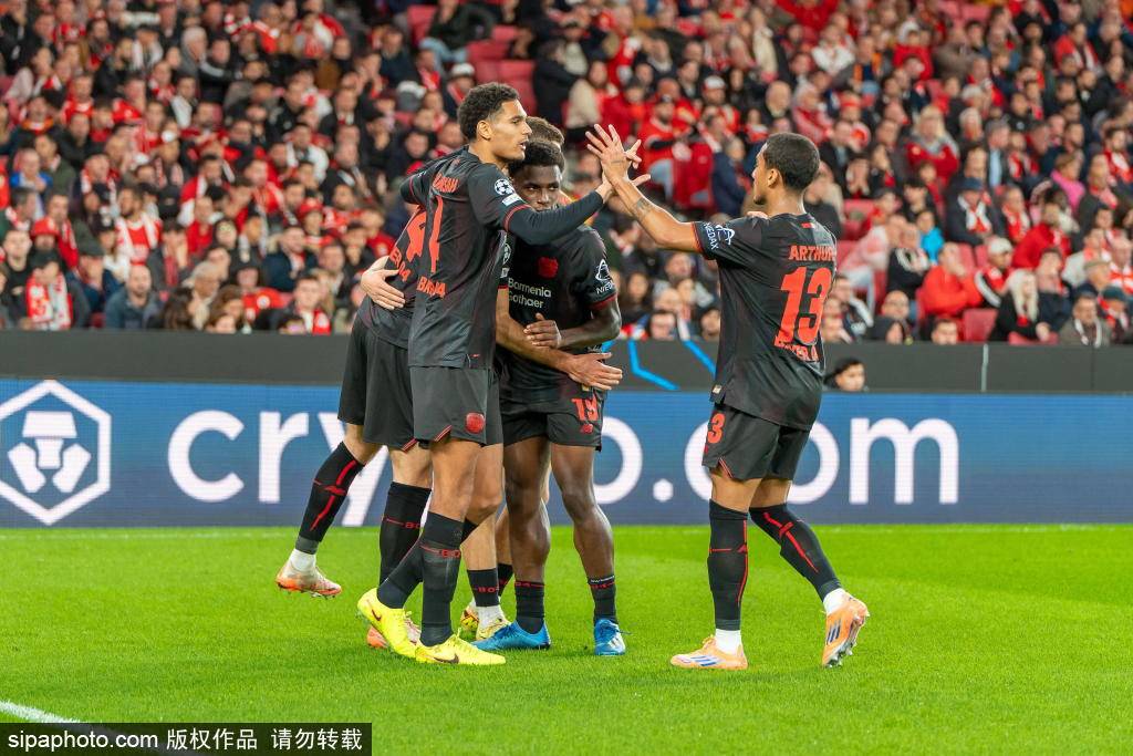 马德里竞技训练开放日；赛后状态回暖引欢呼；中超在即；阵容厚度经受考验 