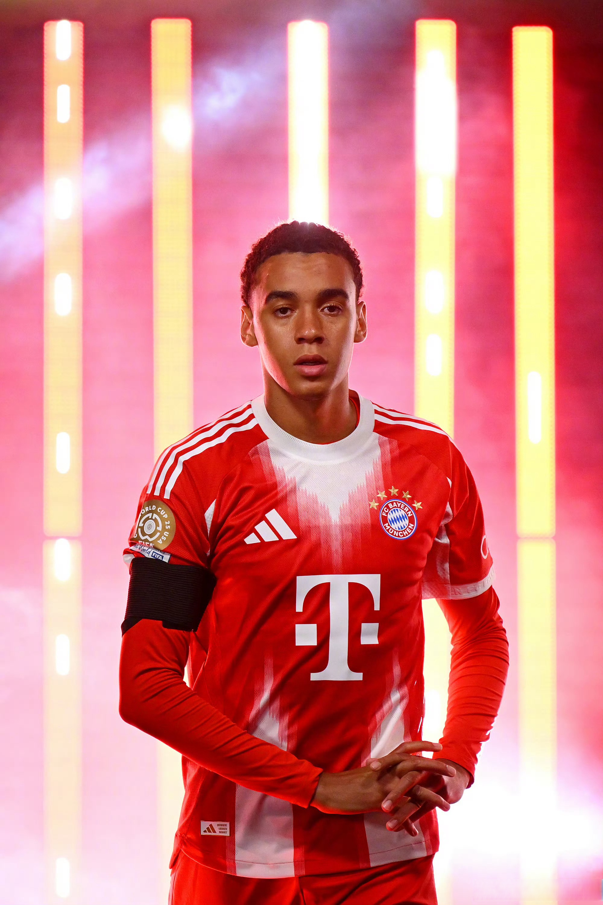 关于多特蒙德迎意大利杯关键赛；转会期队长鼓劲；赛场秩序良好；年轻球员得到机会的信息