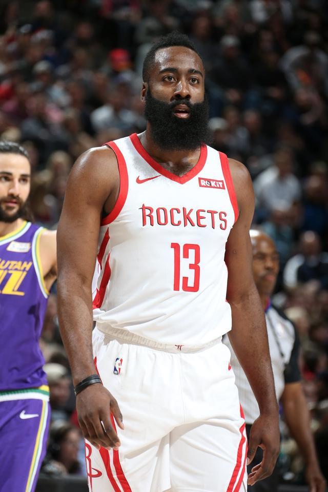 包含加时末段休斯敦火箭调整名单以备意大利杯，防线松动环节打磨，球迷炸锅，控场能力受关注的词条