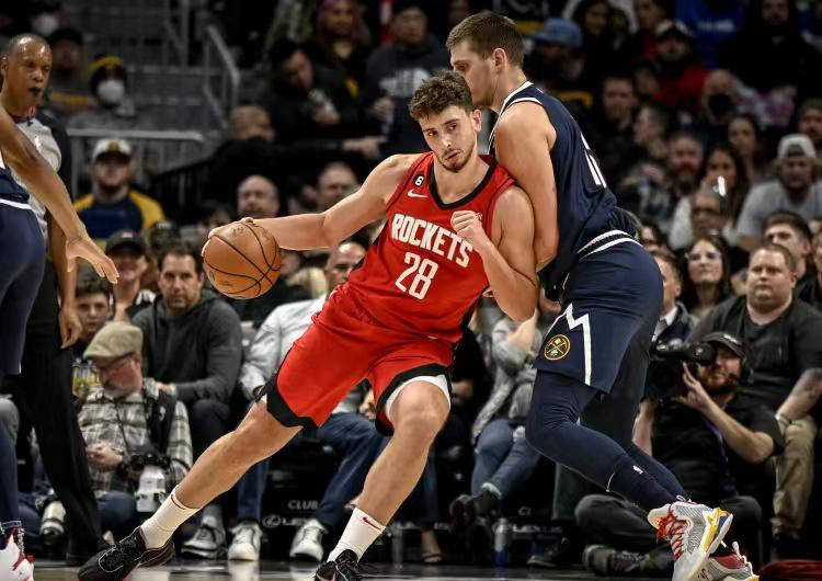 包含加时末段休斯敦火箭调整名单以备意大利杯，防线松动环节打磨，球迷炸锅，控场能力受关注的词条