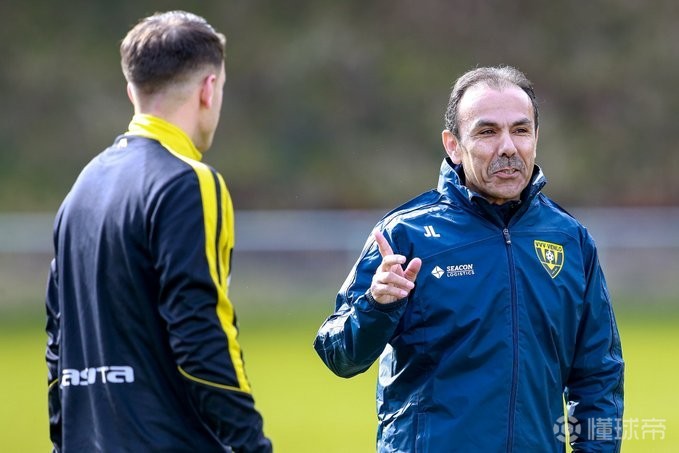 加时末段门兴格拉德巴赫调整名单以备荷甲，迎来里程碑环节打磨，气氛紧张，资深球员宣示担当 